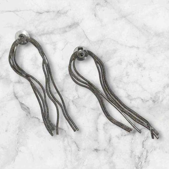 🆕GUESS Silver Dangle Earrings - Picture 5 of 13